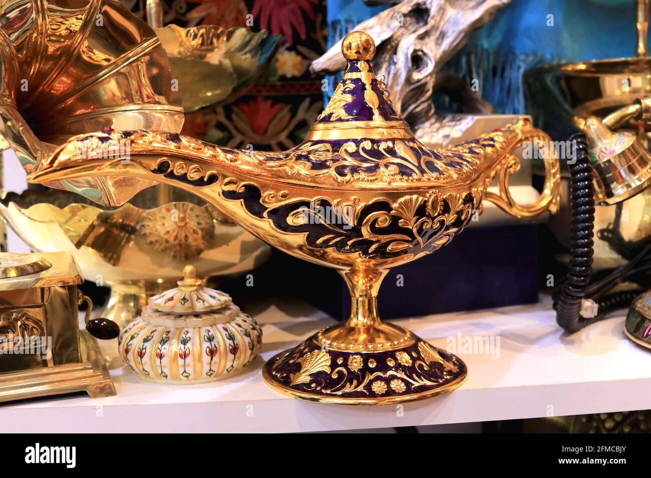 Antike handwerklichen Aladdin Arabian Nights genie Stil öl Lampe Stockfoto