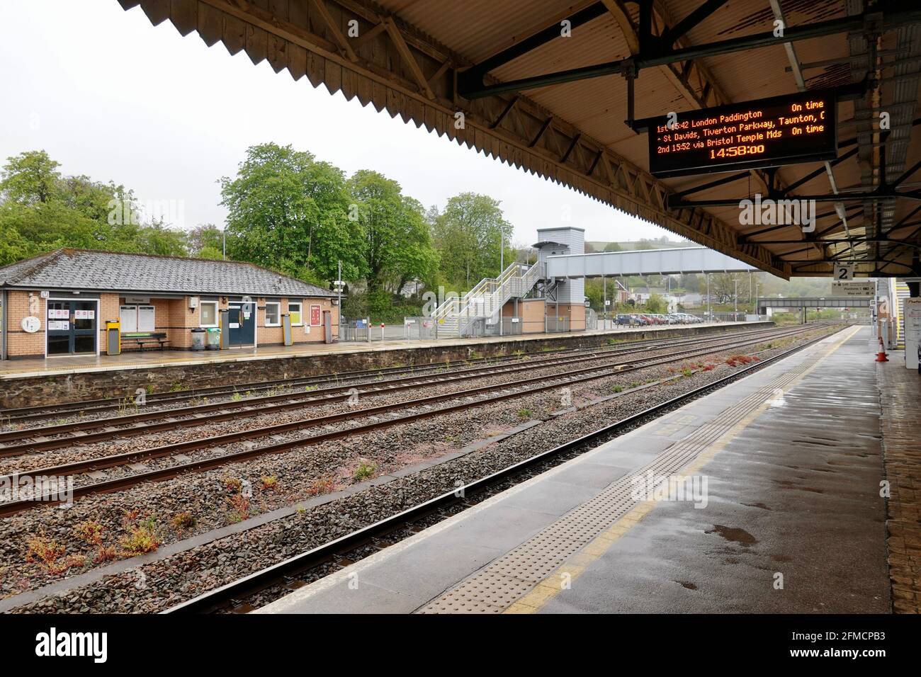 Totnes, Großbritannien. Mai 2021. Der Bahnhof Totnes steht menschenleer, als GWR die Züge zwischen London und Penzance aufgrund von Haarrissen in den Hochgeschwindigkeitszügen von Hitachi absagt. Kredit: Julian Kemp/Alamy Live Nachrichten Stockfoto