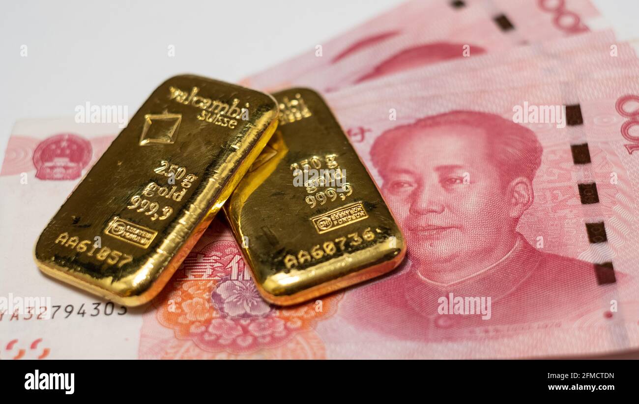 Chinesischer Yuan mit Goldrückdeckung. Finanzsystem Chinas. Stockfoto