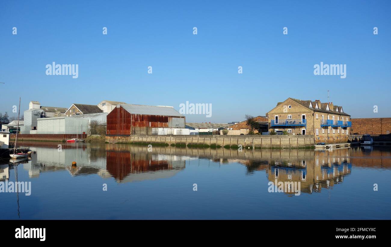 Lagerhäuser und Fabriken am Kai an der Hythe, Maldon, Essex Stockfoto