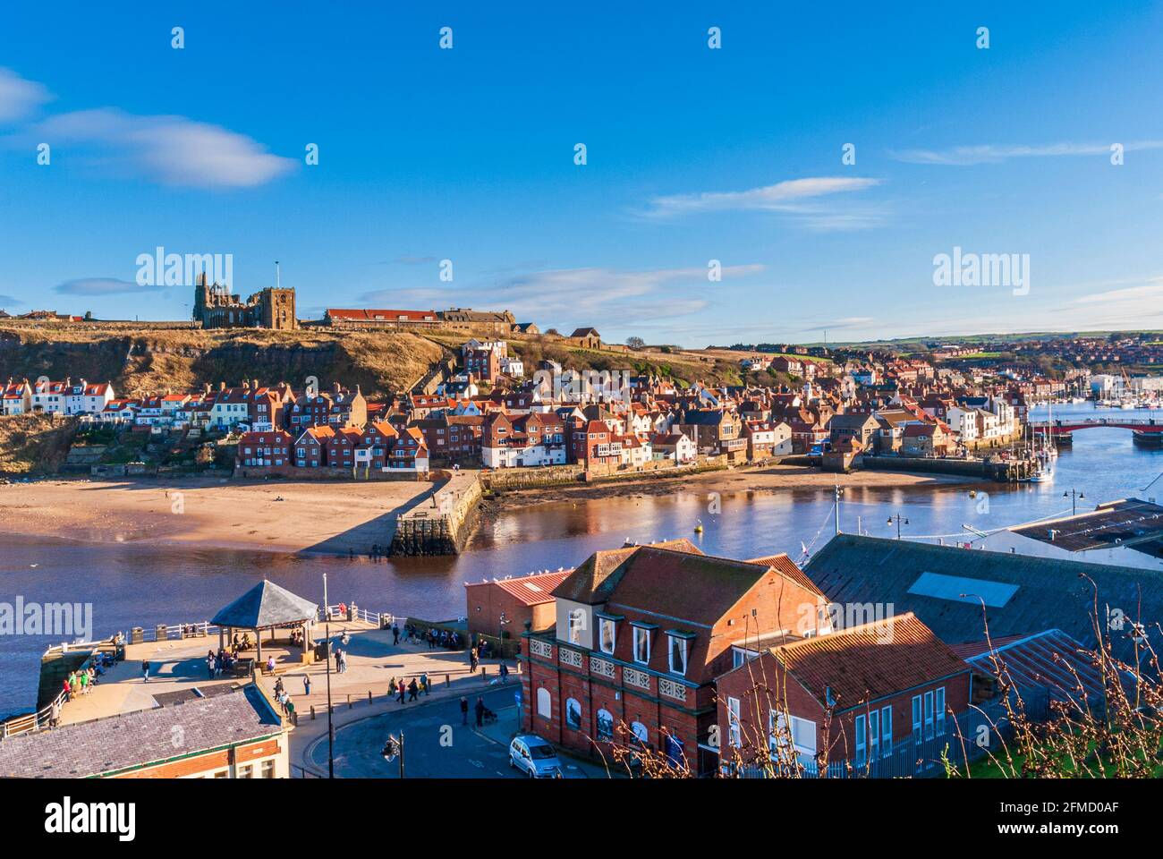Blick über den Fluss Esk in Whitby, North Yorkshire Stockfoto