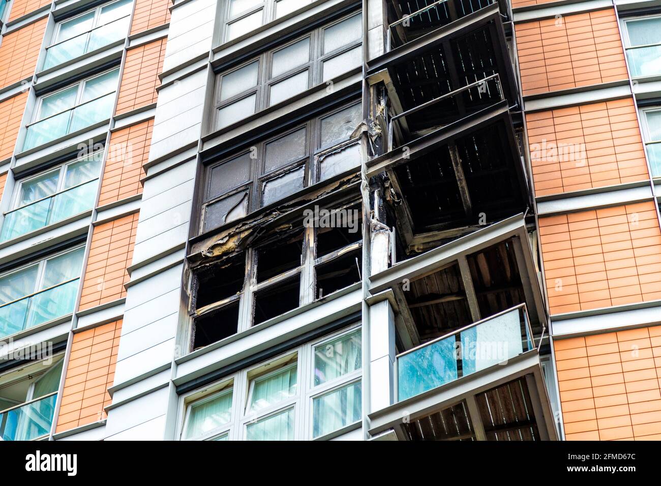 8. Mai 2021, London, Großbritannien - Fassade der New Providence Wharf nach einem Großbrand im Zusammenhang mit ACM-Verkleidungen (gleicher Typ wie bei der Katastrophe im Grenfell Tower), Poplar in der Nähe von Canary Wharf, gelöscht Stockfoto