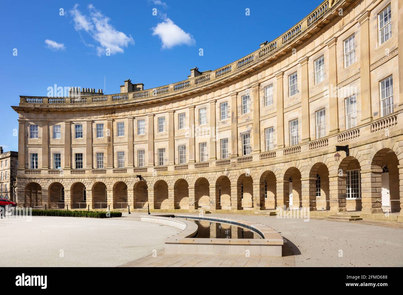 Duke of Devonshire Georgian Crescent ist jetzt Buxton Crescent Hotel The Crescent Buxton ein Kurort im Derbyshire Peak District Derbyshire England GB Großbritannien Stockfoto