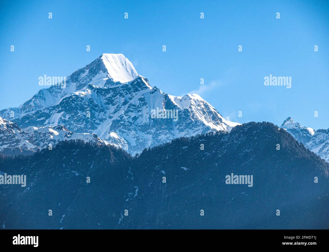 Der herrliche messerscharfe Gipfel des Nanda Kot (6861m) im westlicher Himalaya von Uttarakhand Nordindien Stockfoto