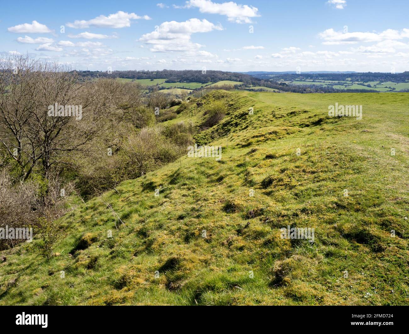 Erdarbeiten von Solsbury Hill ein Hügel aus der Eisenzeit hoch über der Stadt Bath Somerset UK Stockfoto