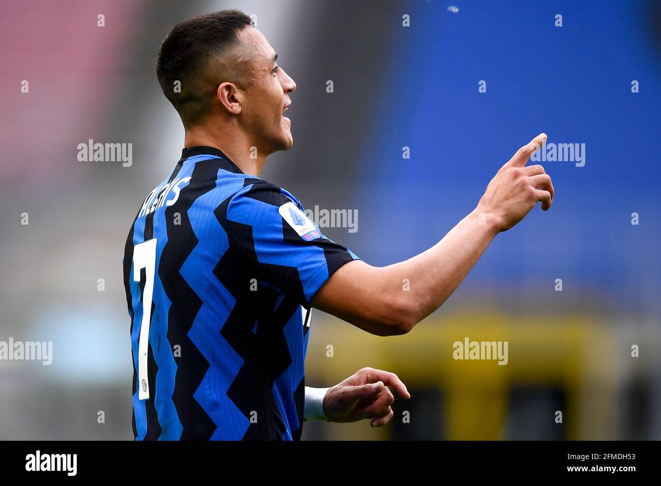 Mailand, Italien. 08 Mai 2021. Alexis Sanchez vom FC Internazionale feiert nach einem Tor beim Fußballspiel der Serie A zwischen dem FC Internazionale und der UC Sampdoria. Kredit: Nicolò Campo/Alamy Live Nachrichten Stockfoto