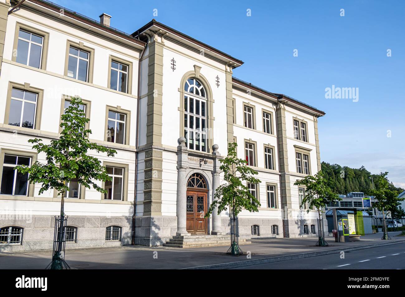 Burgdorf, Schweiz - Mai 9,2020: Die Pestalozzi-Schule, deren Gründer Johann Heinrich Pestalozzi in Burg seine ursprünglichen pädagogischen Methoden entwickelte Stockfoto