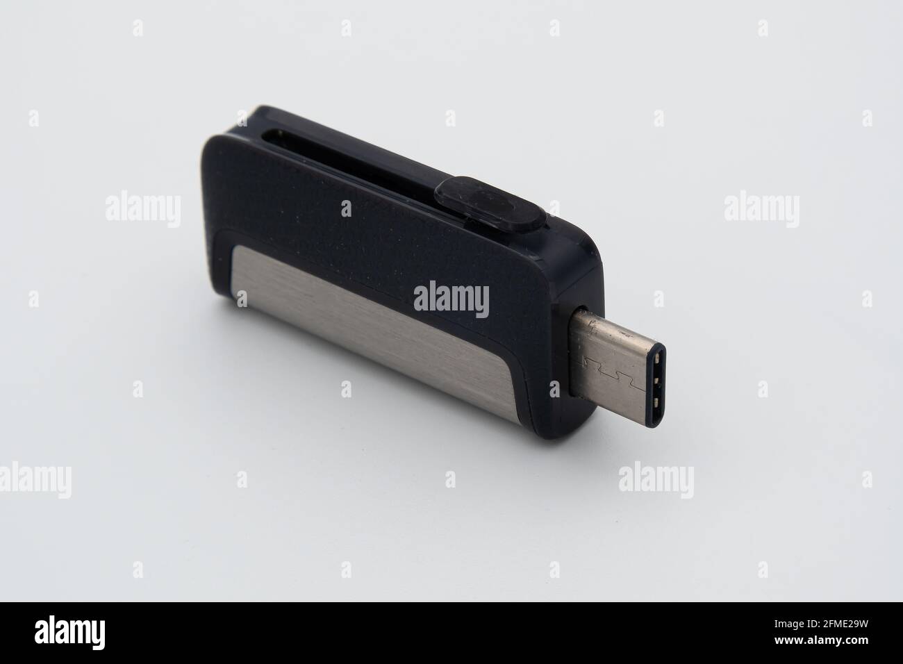 Zürich, Schweiz - 8. November 2020: Computer USB-C-Stick für die Datenübertragung Stockfoto