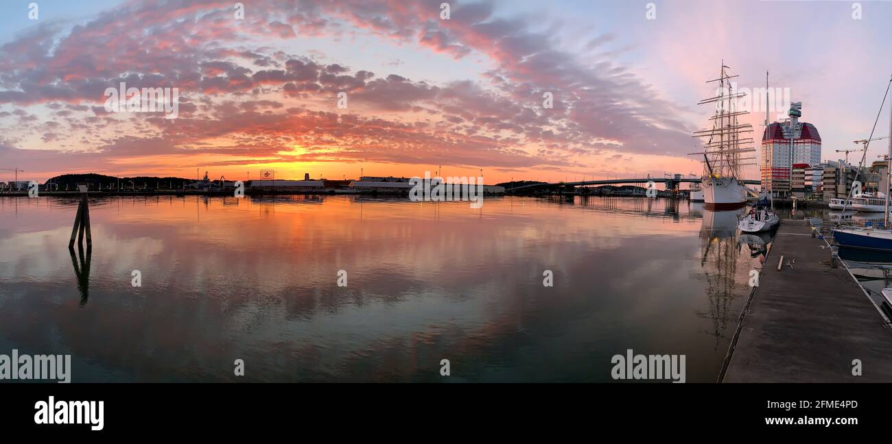 Göteborg, Schweden - 10. Juni 2019: Sonnenuntergang im Hafen von Göteborg Stockfoto