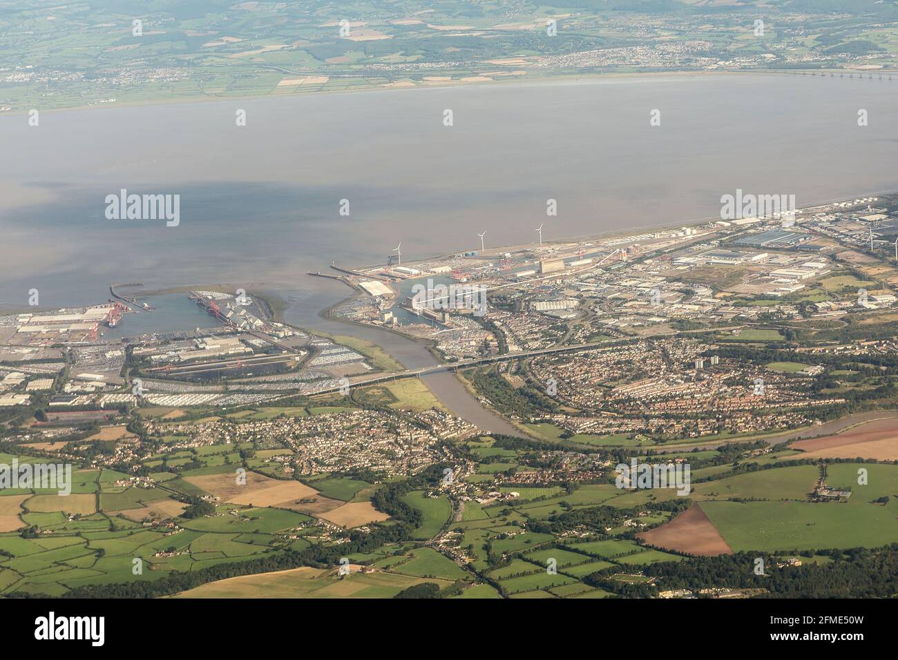 Avonmouth Docks und Industriegebiet mit dem Fluss Avon und der Autobahn M5, England, Großbritannien Stockfoto