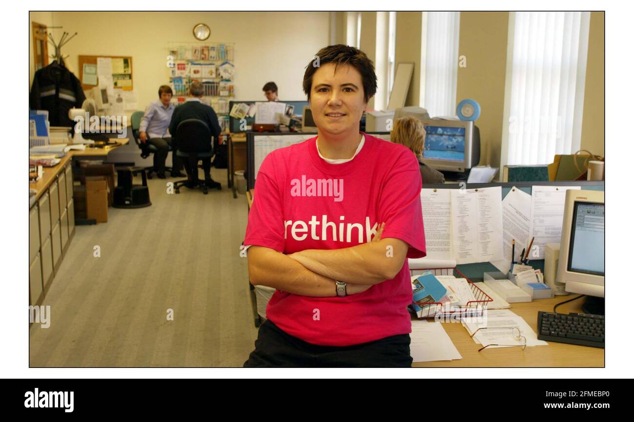 Für Indy on Sun.... Helen Gilburt in Kingston upon Thames. Bild David Sandison 22/10/2003 Stockfoto