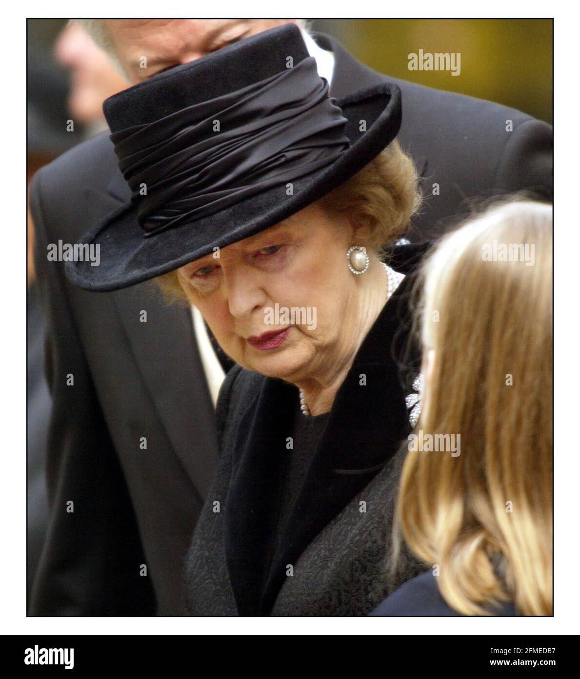 Margaret Thatcher verlässt heute das Denkmal für Dennis Thatcher in London...... PIC David Sandison 31/10/2003 Stockfoto