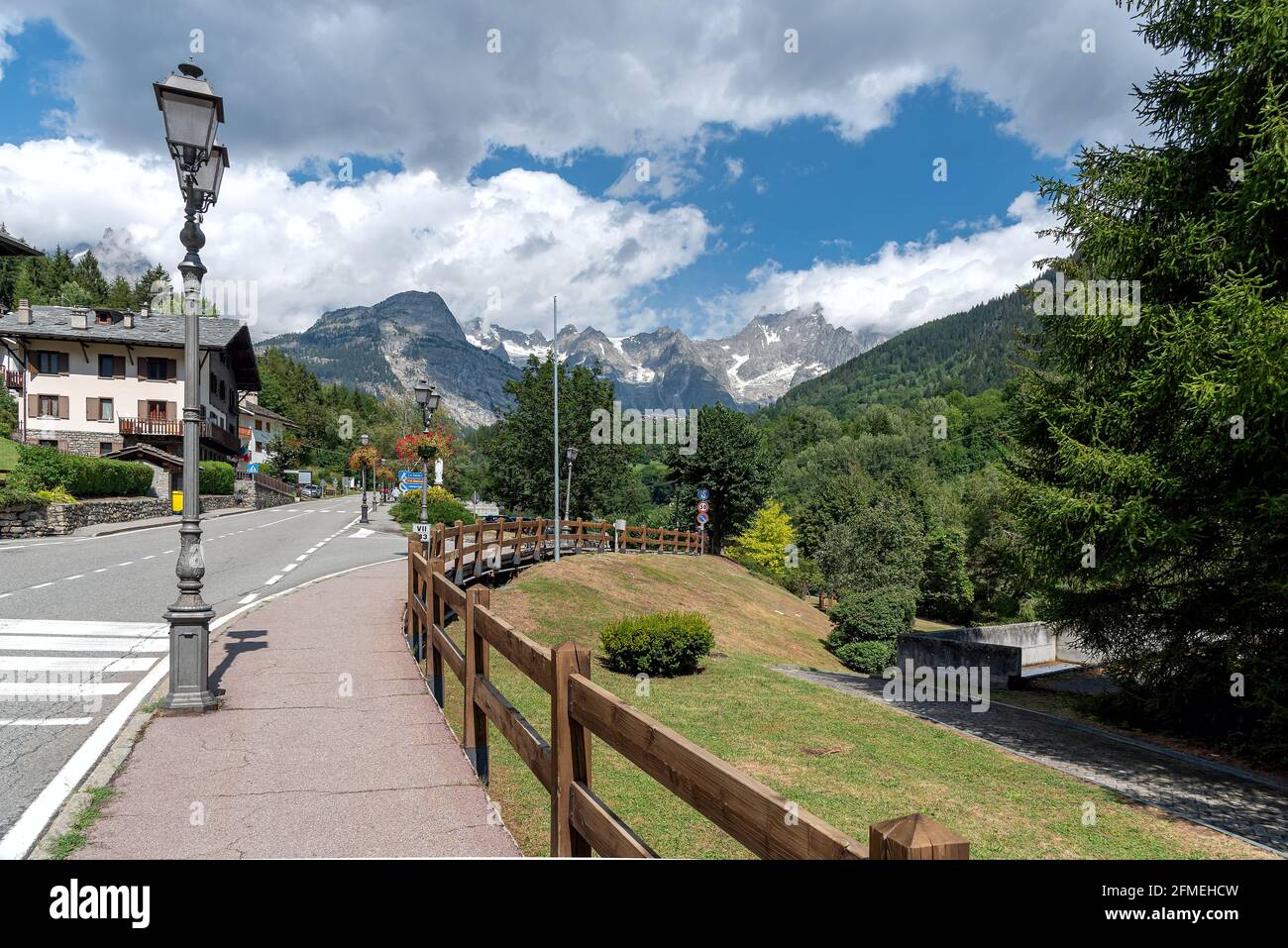 Blick vom Orrido di Pré Saint Didier - Valle d'Aosta - Italien Stockfoto