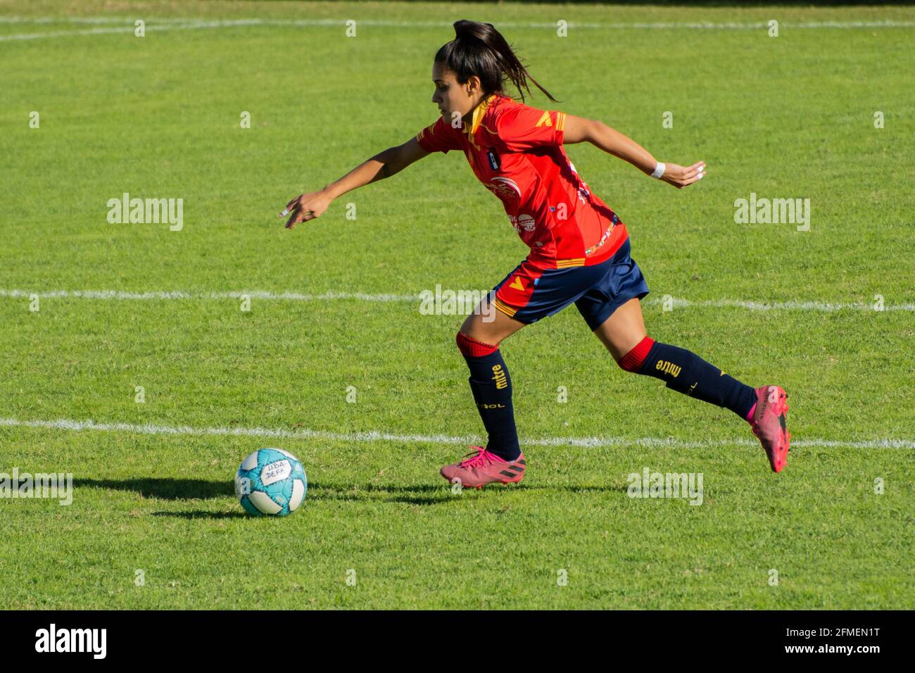 Buenos Aires, Argentinien. Mai 2021. Gonzalez (#2 Español) während des Spiels zwischen Defensores de Belgrano und Deportivo Español im Juan Pasquale Stadium in Nuñez, Buenos Aires, Argentinien. Kredit: SPP Sport Pressefoto. /Alamy Live News Stockfoto