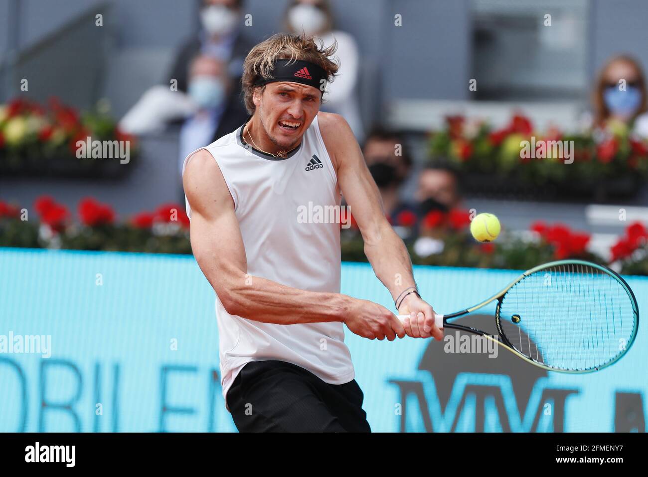 Madrid, Spanien. Mai 2021. Alexander Zverev (GER) Tennis : Alexander Zverev aus Deutschland im Einzel Halbfinalspiel gegen Dominic Thiem aus Österreich beim ATP Masters 1000 'Mutua Madrid Open Tennis Turnier' bei der Caja Magica in Madrid, Spanien. Quelle: Mutsu Kawamori/AFLO/Alamy Live News Stockfoto