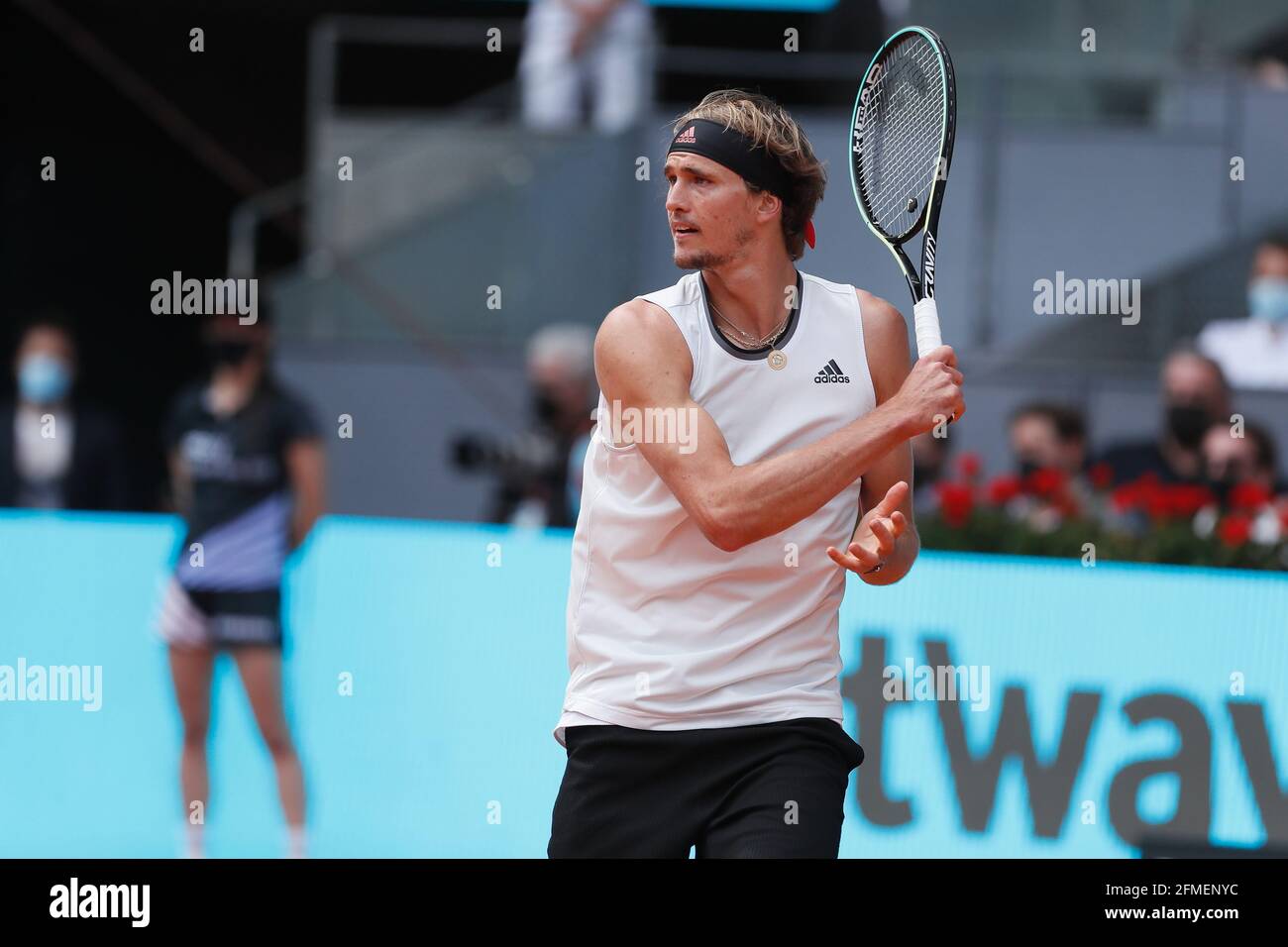 Madrid, Spanien. Mai 2021. Alexander Zverev (GER) Tennis : Alexander Zverev aus Deutschland im Einzel Halbfinalspiel gegen Dominic Thiem aus Österreich beim ATP Masters 1000 'Mutua Madrid Open Tennis Turnier' bei der Caja Magica in Madrid, Spanien. Quelle: Mutsu Kawamori/AFLO/Alamy Live News Stockfoto