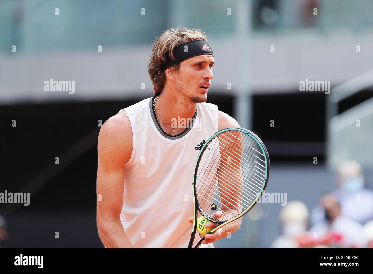 Madrid, Spanien. Mai 2021. Alexander Zverev (GER) Tennis : Alexander Zverev aus Deutschland im Einzel Halbfinalspiel gegen Dominic Thiem aus Österreich beim ATP Masters 1000 'Mutua Madrid Open Tennis Turnier' bei der Caja Magica in Madrid, Spanien. Quelle: Mutsu Kawamori/AFLO/Alamy Live News Stockfoto