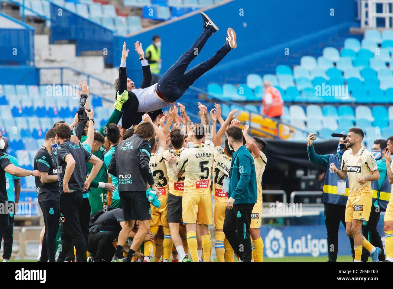 (210509) -- ZARAGOZA, 9. Mai 2021 (Xinhua) -- die Spieler von RCD Espanyol feiern nach einem Fußballspiel der spanischen zweiten Liga zwischen Real Zaragoza und RCD Espanyol in Zaragoza, Spanien, am 8. Mai 2021. (La Liga/Handout über Xinhua) Stockfoto