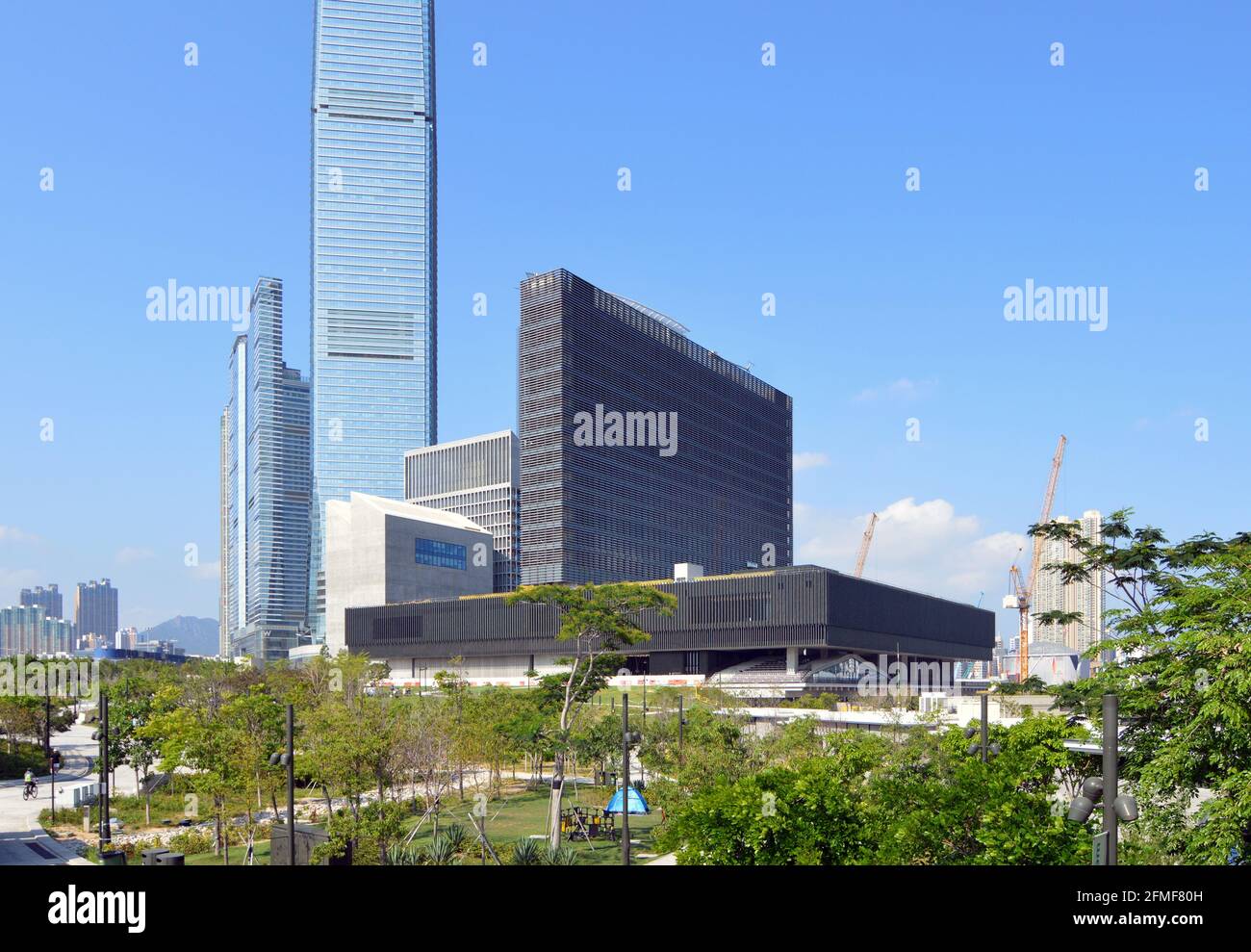 M+ Museum, ein Museum für zeitgenössische Kunst im West Kowloon Cultural District (WKCD), Hongkong, kurz vor der Fertigstellung. Stockfoto