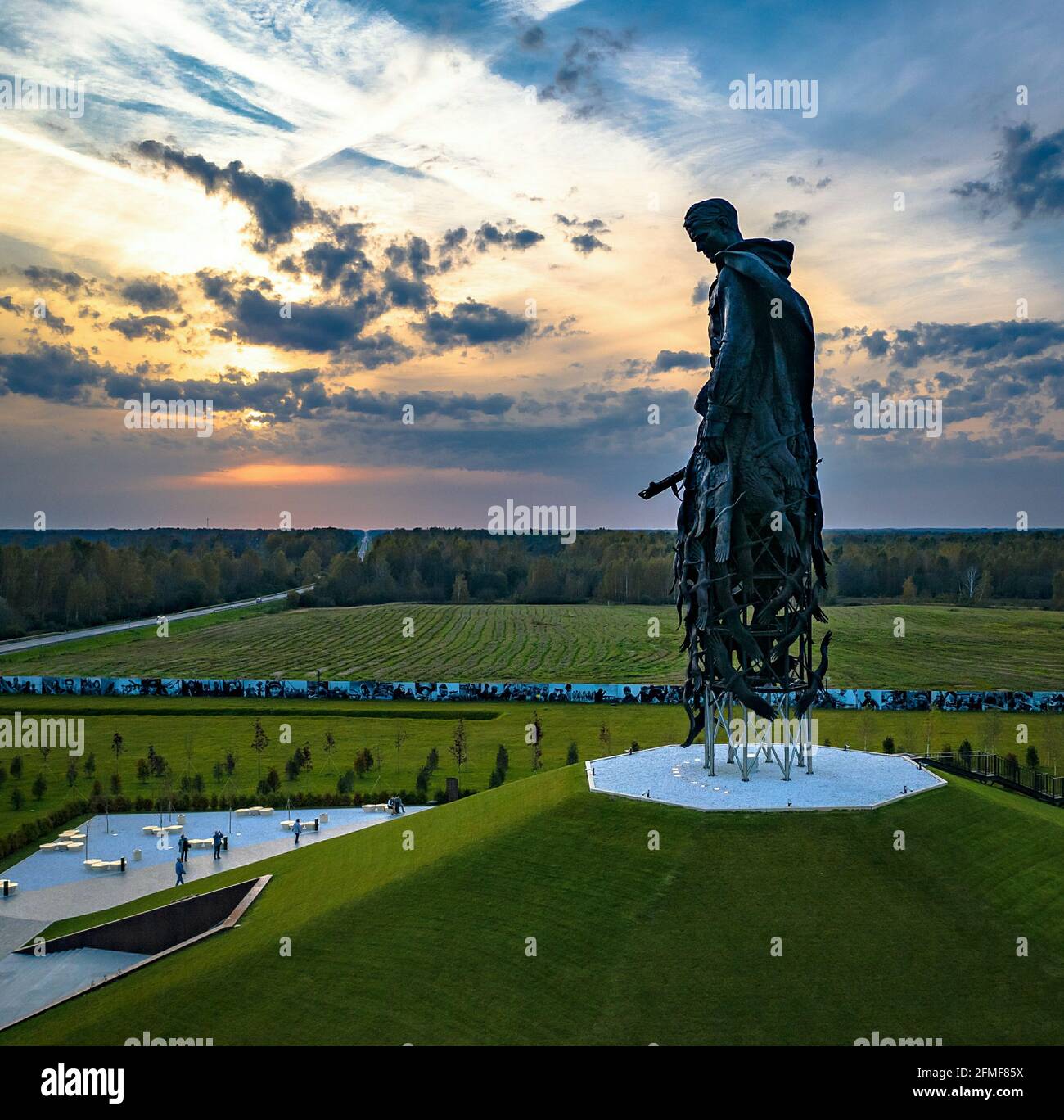 Russland, Region Twer. Blick auf die 25m große Bronzestatue am Rschew
