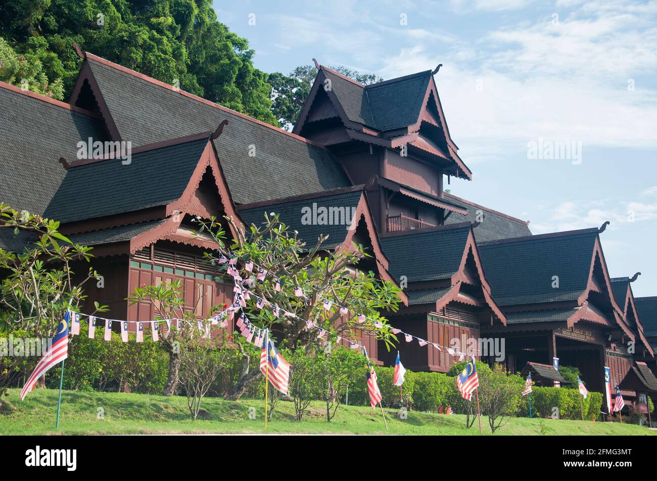 Das Äußere des Melacca-Sultanatspalastes musuem an einem sonnigen Tag in Melaka Malaysia. Stockfoto