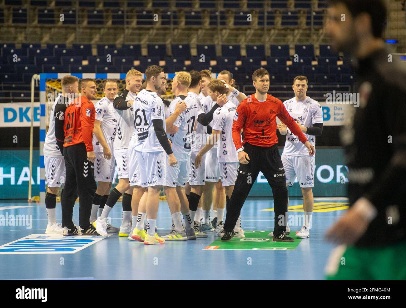 Berlin Deutschland Mai 21 Handball Bundesliga Fuchse Berlin Thw Kiel Matchday 29 Max Schmeling Halle Die Kieler Mannschaft Feiert Nach Dem Sieg Gegen Die Berliner Mannschaft Quelle Christophe Gateau Dpa Alamy Live News Stockfotografie Berlin Deutschland Mai 21 Handball Bundesliga Fuchse Berlin Thw Kiel Matchday 29 Max Schmeling Halle Die Kieler Mannschaft Feiert Nach Dem Sieg Gegen Die Berliner Mannschaft Quelle Christophe Gateau Dpa Alamy Live News Stockfotografie