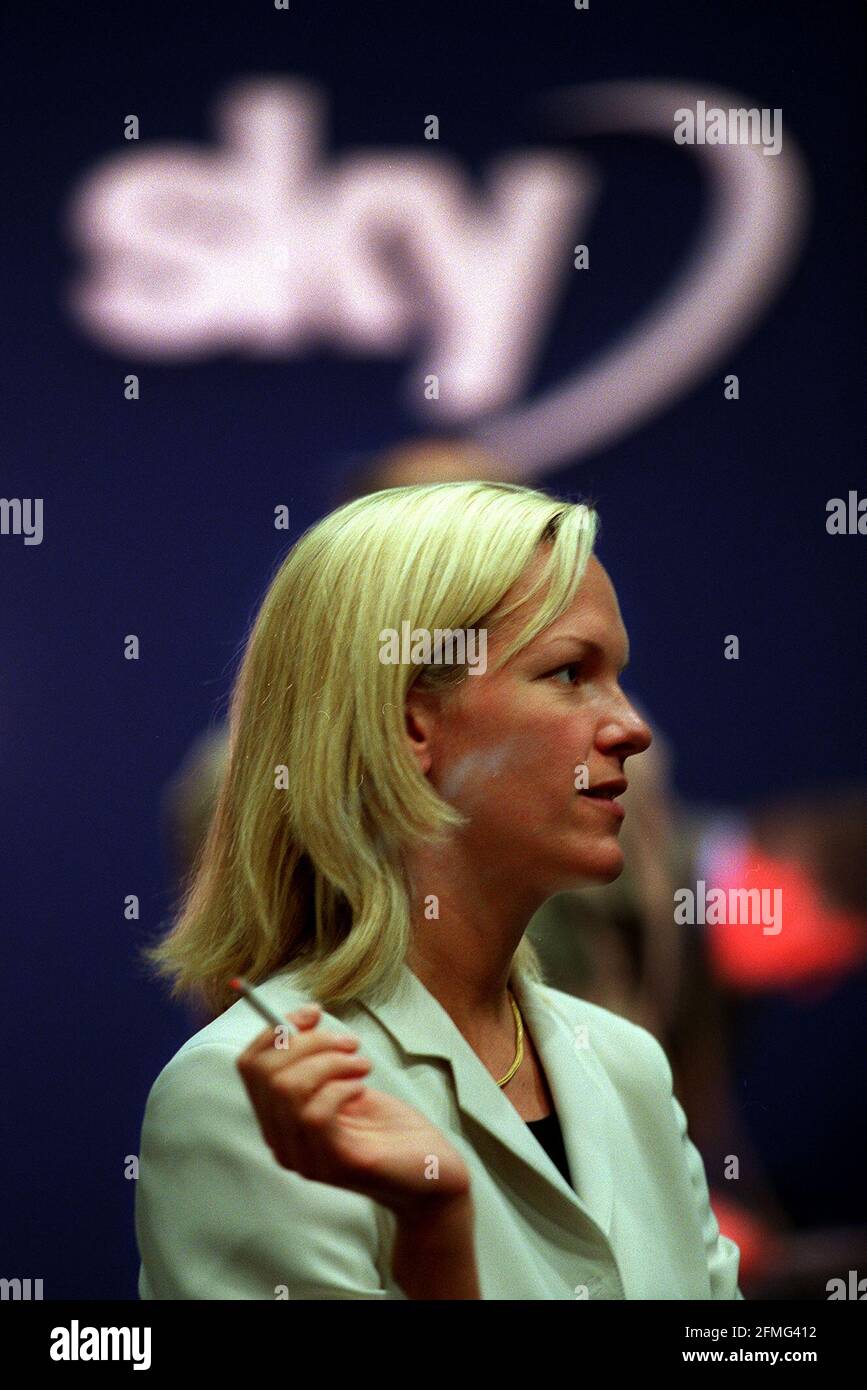 Elizabeth Murdoch Mai 1999 bei der Pressekonferenz zur Bekanntgabe von Sky's Kostenloses Digital Box-Angebot Stockfoto