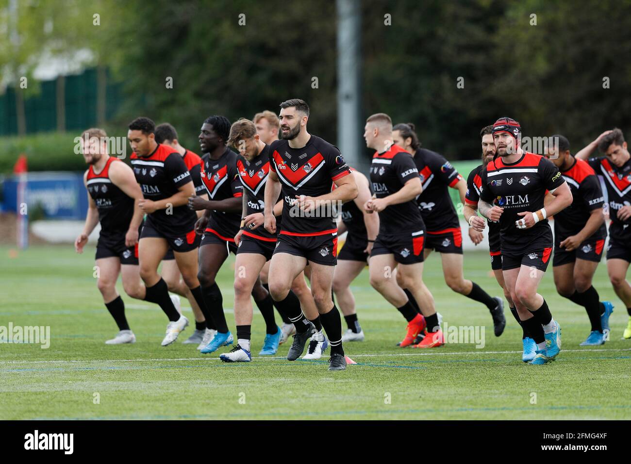 Rosslyn Park, London, Großbritannien. Mai 2021. Betfred Championship, Rugby League, London Broncos gegen Newcastle Thunder; will Lovell von London Broncos beim Aufwärmen mit seinen Teamkollegen Credit: Action Plus Sports/Alamy Live News Stockfoto