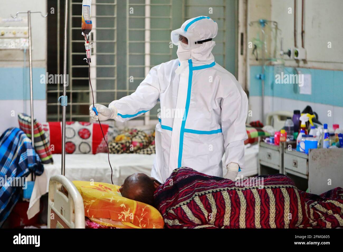 Dhaka, Bangladesch - 09. Mai 2021: Am Welttag der Krankenschwestern, während der Corona-Epidemie, riskieren Krankenschwestern ihr Leben, um jeden Tag Corona-Patienten zu dienen. Stockfoto