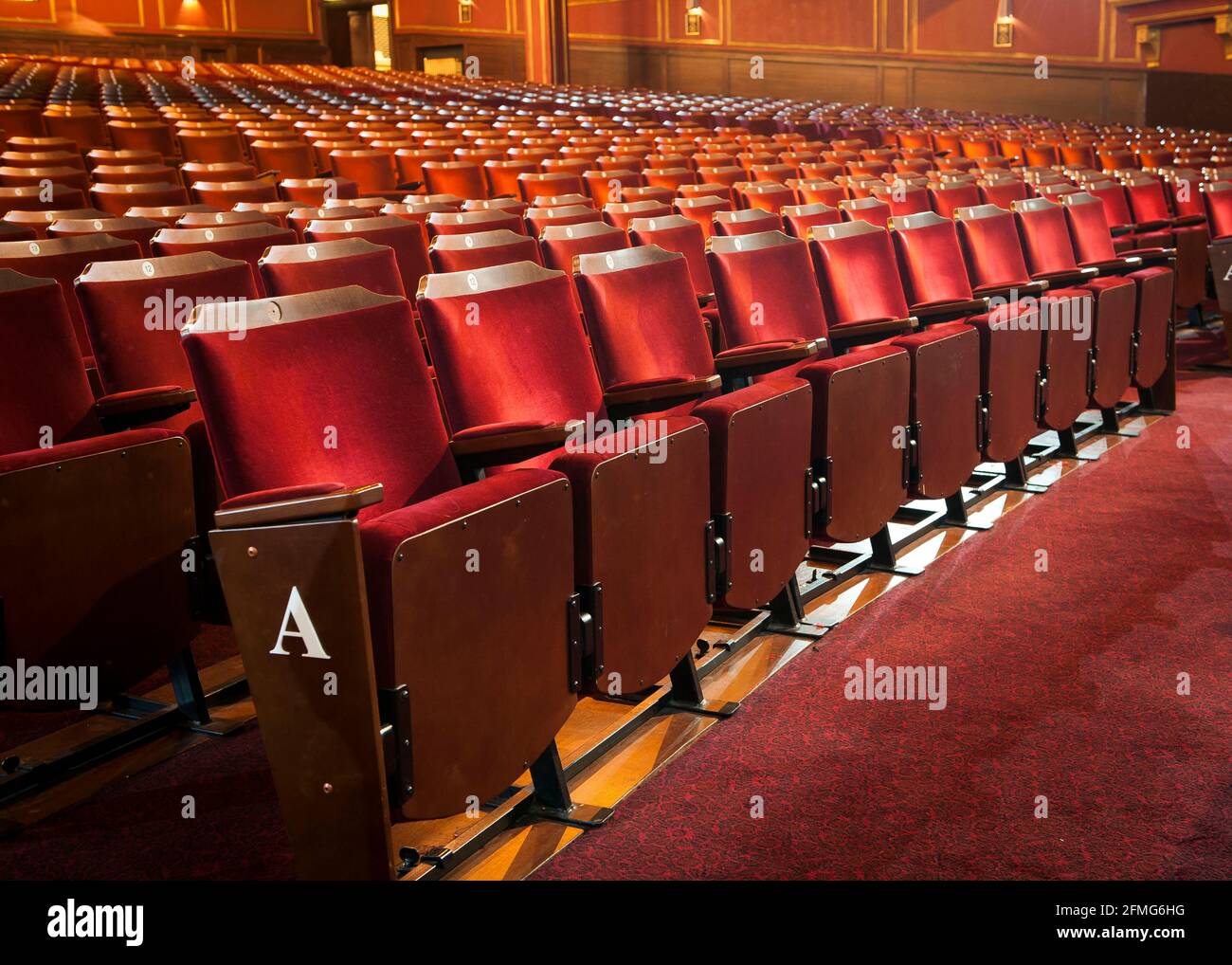 Das Dominion Theatre verfügt über Stände und Sitzplätze im Dominion Theatre, West End, London Stockfoto