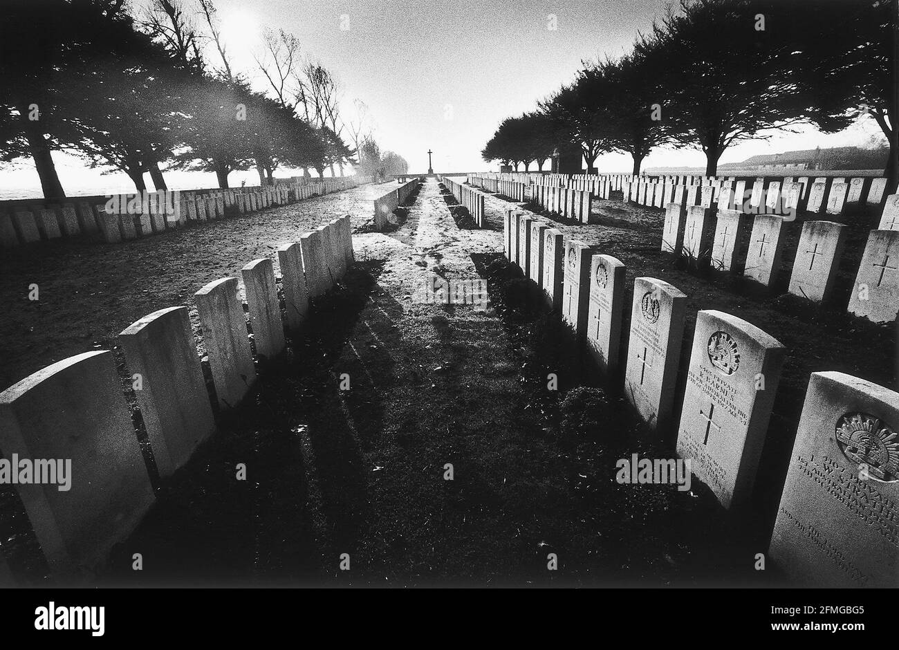 Kriegsgräber aus dem Ersten Weltkrieg auf dem französischen Friedhof in Nordostfrankreich Stockfoto