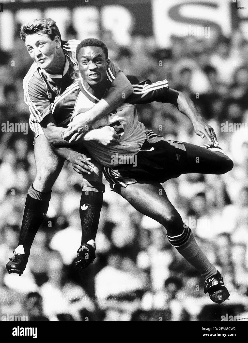 Steve Bruce Fußballspieler für Manchester United im April 1990 In einem Spiel gegen Arsenal Stockfoto