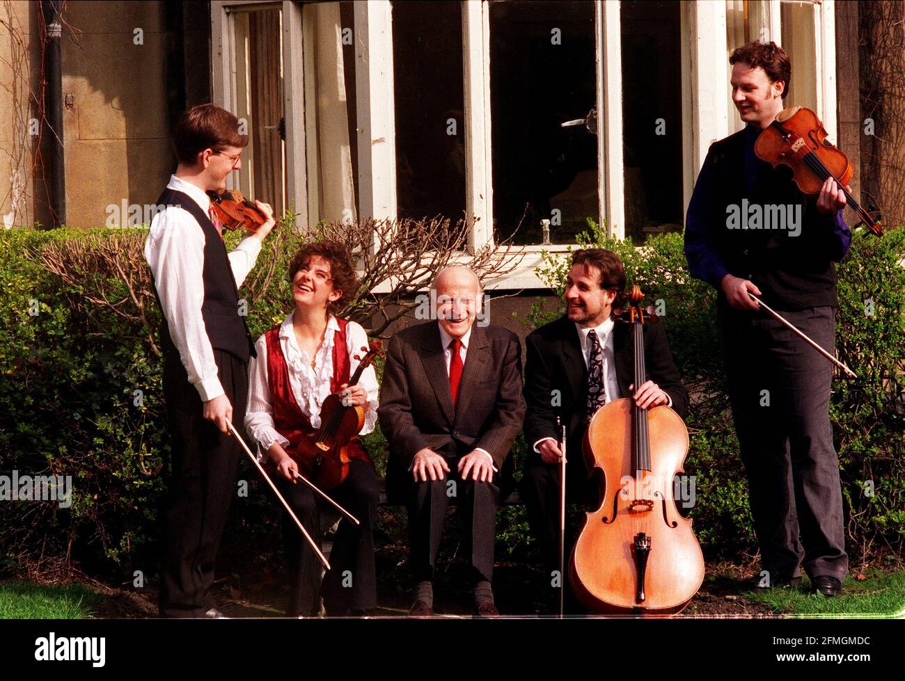 Yehudi Menuin und Musiker in London, um den siebten anzukündigen London International String Quartet Competition, die seine Idee war, die Der Wettbewerb wird nächsten Monat in der Goldsmiths Hall in stattfinden Die Stadt London Stockfoto