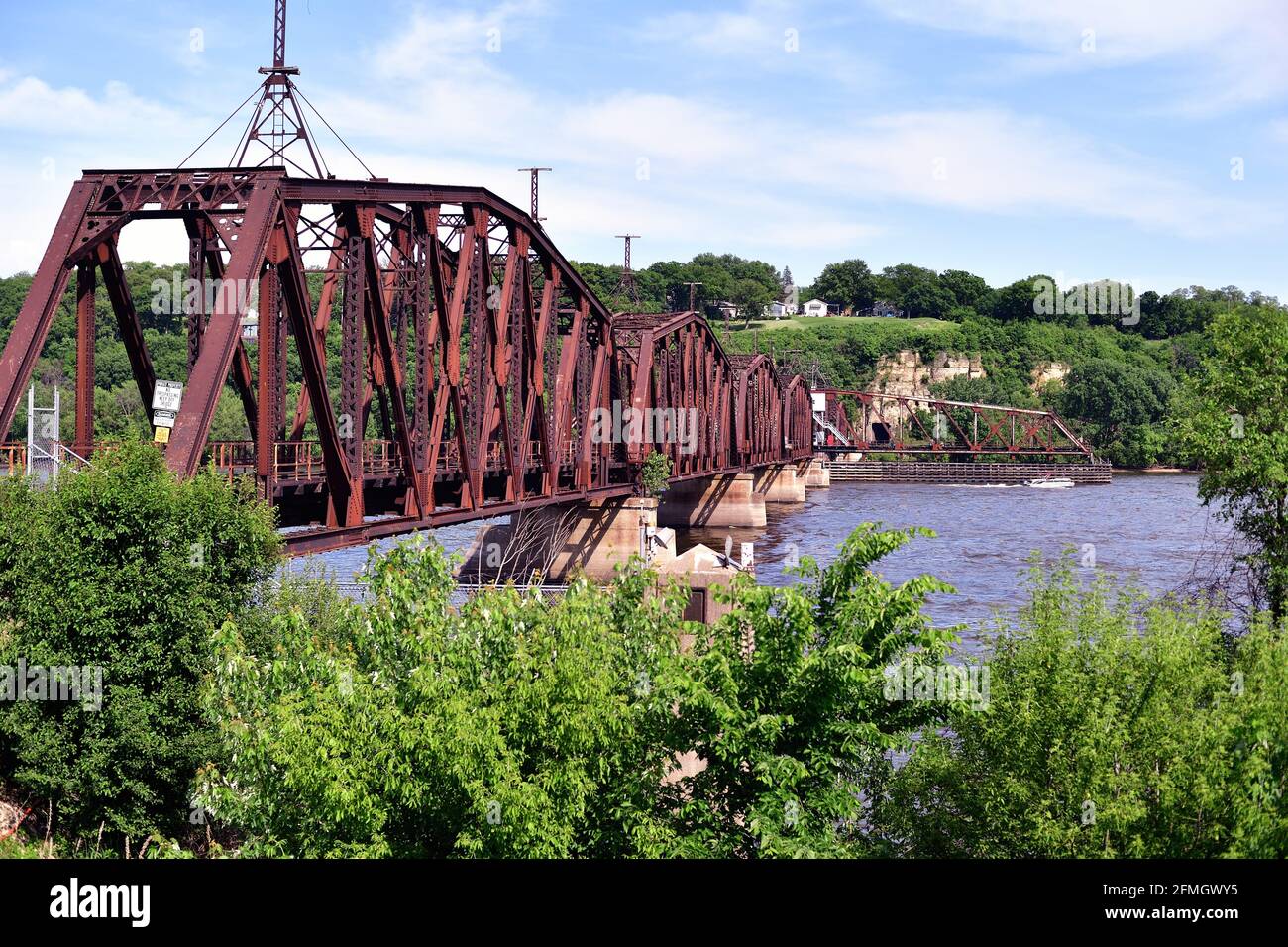 Dubuque, Iowa, USA. Die Canadian National Railway Bridge über den Mississippi River, die Dubuque, Iowa, mit East Dubuque, Illinois verbindet. Stockfoto