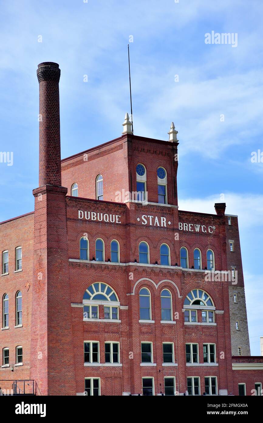 Dubuque, Iowa, USA. Das 1898 erbaute Dubuque Star Brewing Company Building wurde 1917 aufgrund von Prohibition geschlossen und 1933 wiedereröffnet. Stockfoto