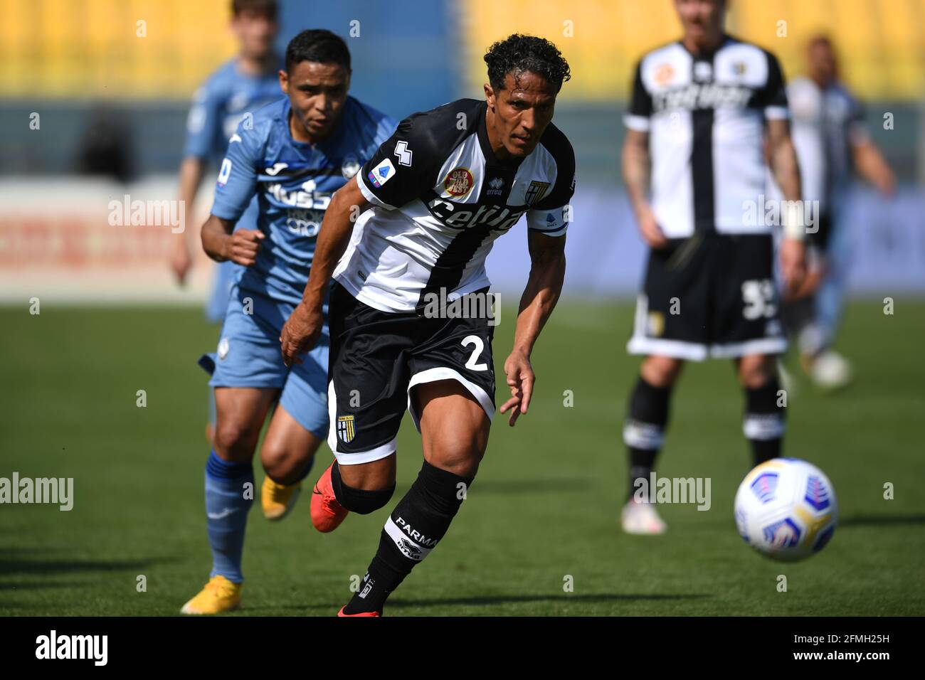 Bruno Eduardo Regufe Alves (Parma)Luis Fernando Muriel Fruto (Atalanta) während des italienischen "Serie A"-Spiels zwischen Parma 2-5 Atalanta im Ennio Tardini-Stadion am 9. Mai 2021 in Parma, Italien. Quelle: Maurizio Borsari/AFLO/Alamy Live News Stockfoto