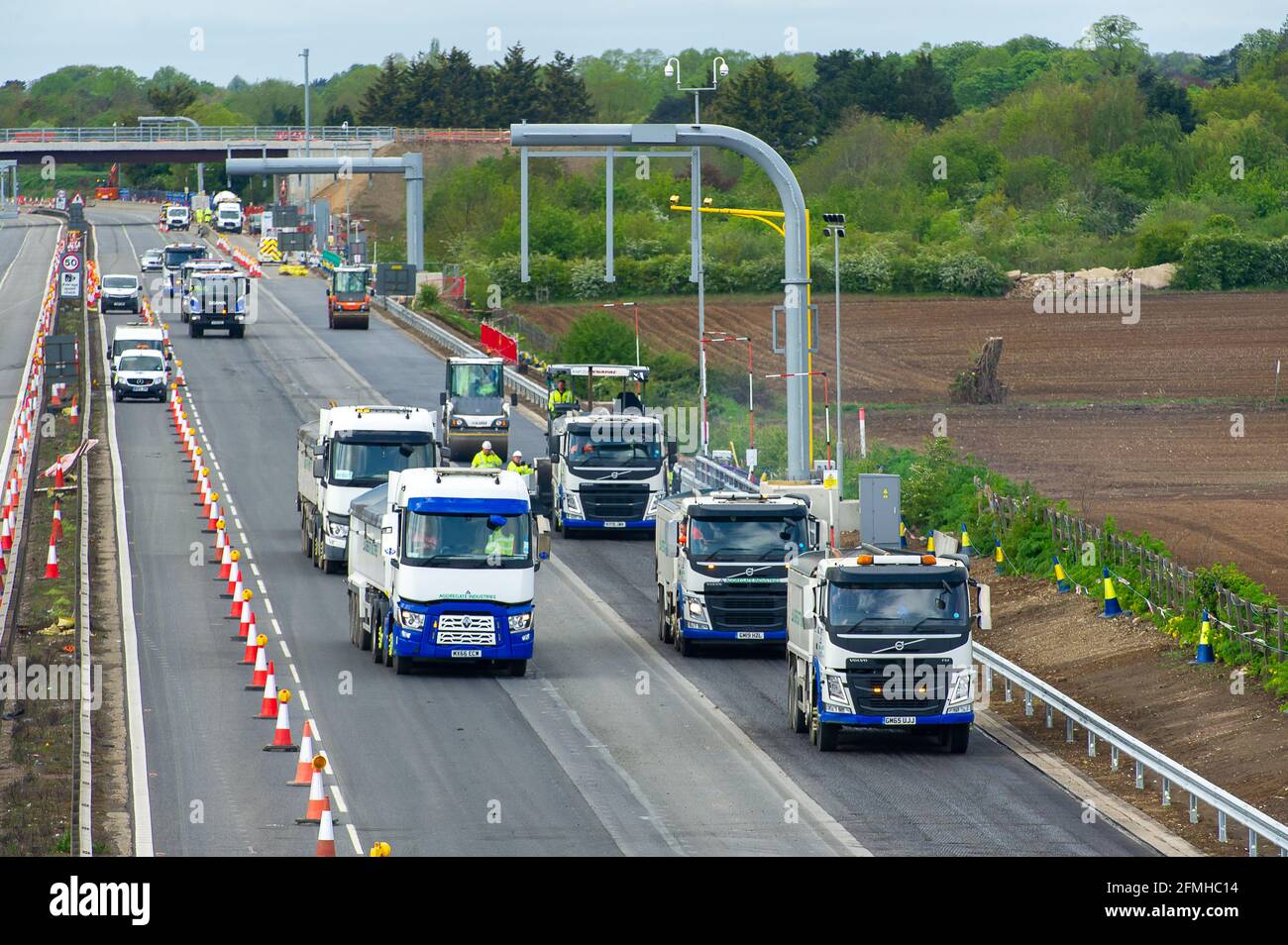 Taplow, Buckinghamshire, Großbritannien. Mai 2021. Die M4 ist an diesem Wochenende wieder zwischen Junction 6 (Slough) und Junction 8/9 (Maidenhead) wegen Bauarbeiten am M4 Smart Motorway Digital Upgrade geschlossen. In den letzten 5 Jahren hat es in Großbritannien 38 Tote auf intelligenten Autobahnen gegeben. Jüngste Statistiken belegen, dass die Sterberate auf intelligenten Autobahnen im Jahr 2019 um 8 % höher war als auf herkömmlichen Autobahnen. Quelle: Maureen McLean/Alamy Stockfoto