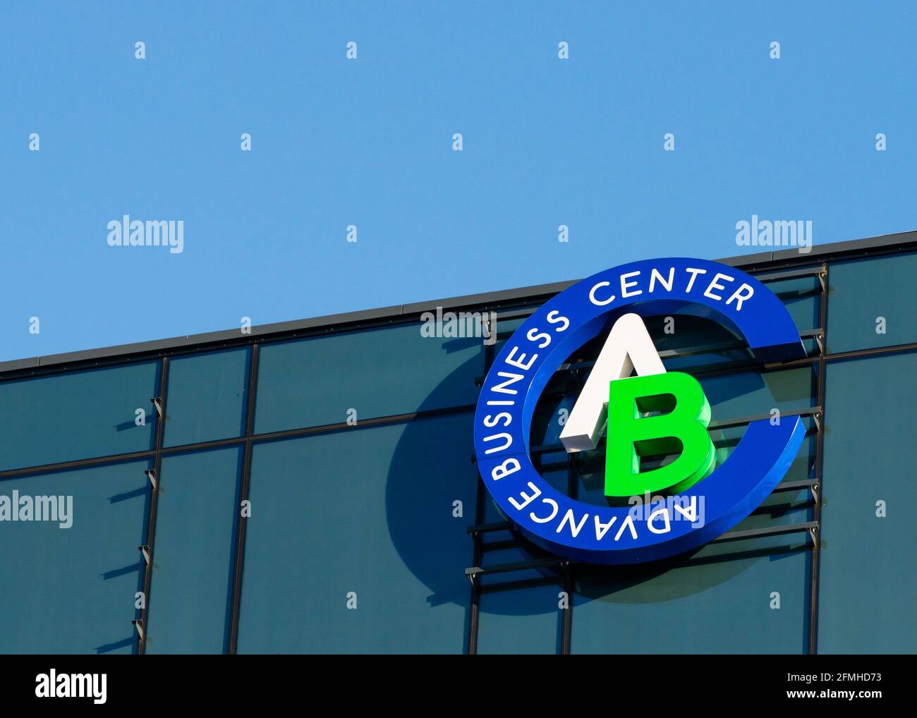 Logo des Advance Business Center auf dem Bürogebäude der GTC Group im Sofia Business Park in Sofia, Bulgarien, Europa, EU Stockfoto