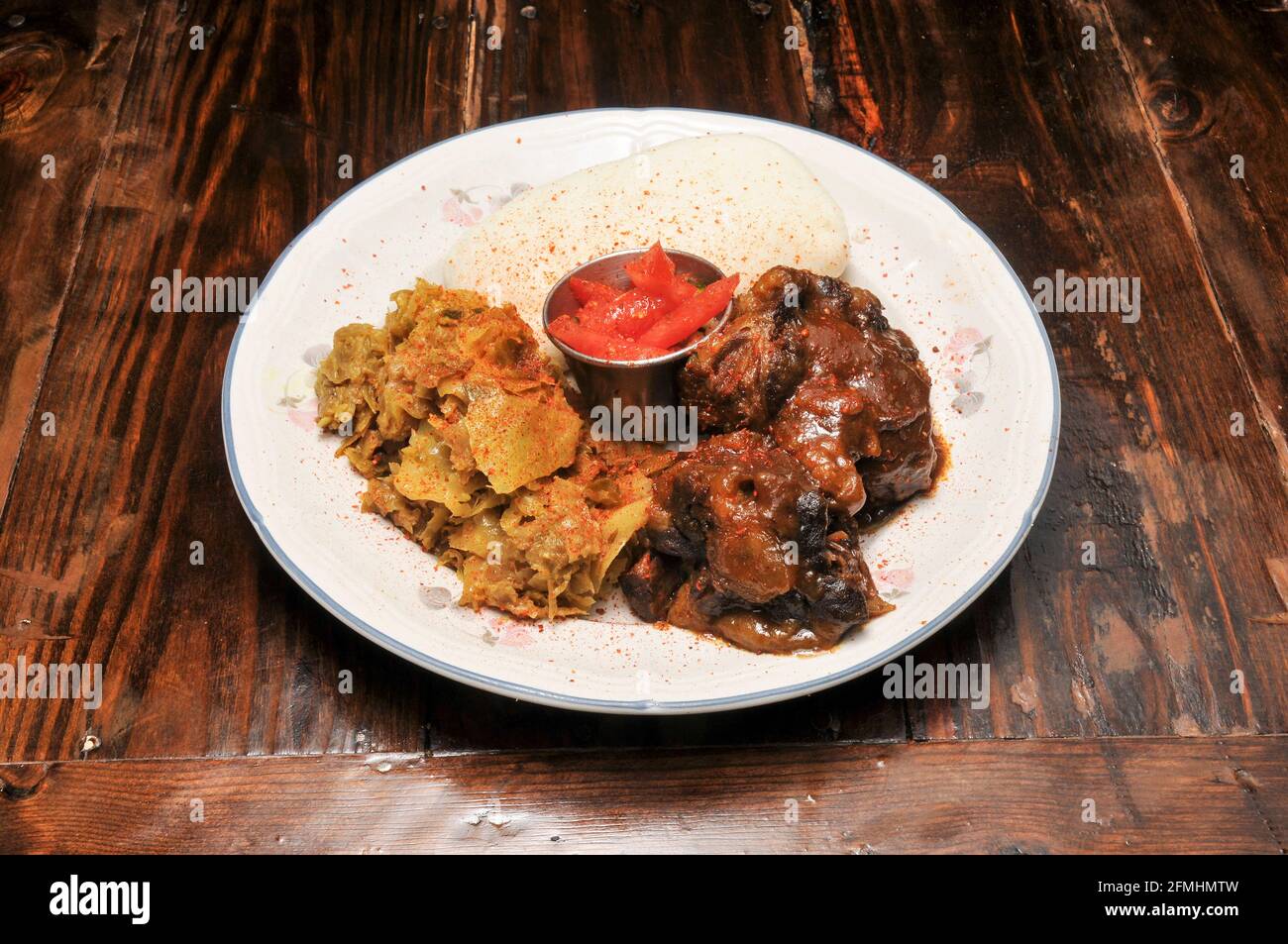 Köstliche und authentische karibische Küche, bekannt als Oxtails Stockfoto