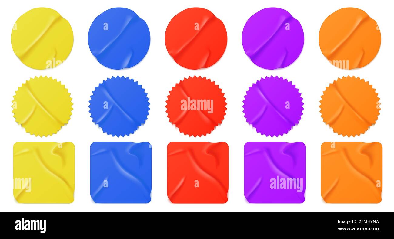 Farbige Papieraufkleber, Klebeflecken. Leere zerknitterte Etiketten kreisen, quadratisch und sternförmig isoliert auf weißem Hintergrund. Vector realistischer Satz von Haftetiketten und Etiketten mit Falten Stock Vektor