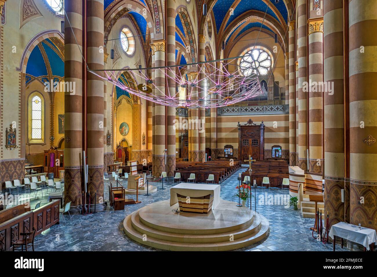 Innenansicht der Kathedrale San Lorenzo aka Duomo in Alba - kleine Stadt im Piemont, Italien. Stockfoto