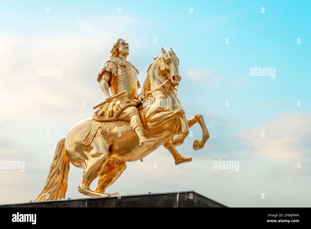 Goldener Reiter, goldene vergoldete Reiterstandbild von König August dem großen von Ludwig Wiedemann, Dresden, Deutschland Stockfoto
