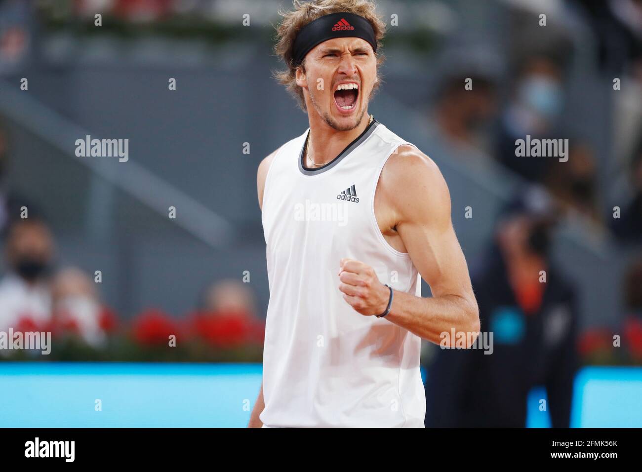Madrid, Spanien. Mai 2021. Alexander Zverev (GER) Tennis : Alexander Zverev aus Deutschland feiert im Einzel-Endspiel gegen Matteo Berrettini aus Italien beim ATP Masters 1000 'Mutua Madrid Open Tennis Turnier' bei der Caja Magica in Madrid, Spanien, nach Punkt . Quelle: Mutsu Kawamori/AFLO/Alamy Live News Stockfoto