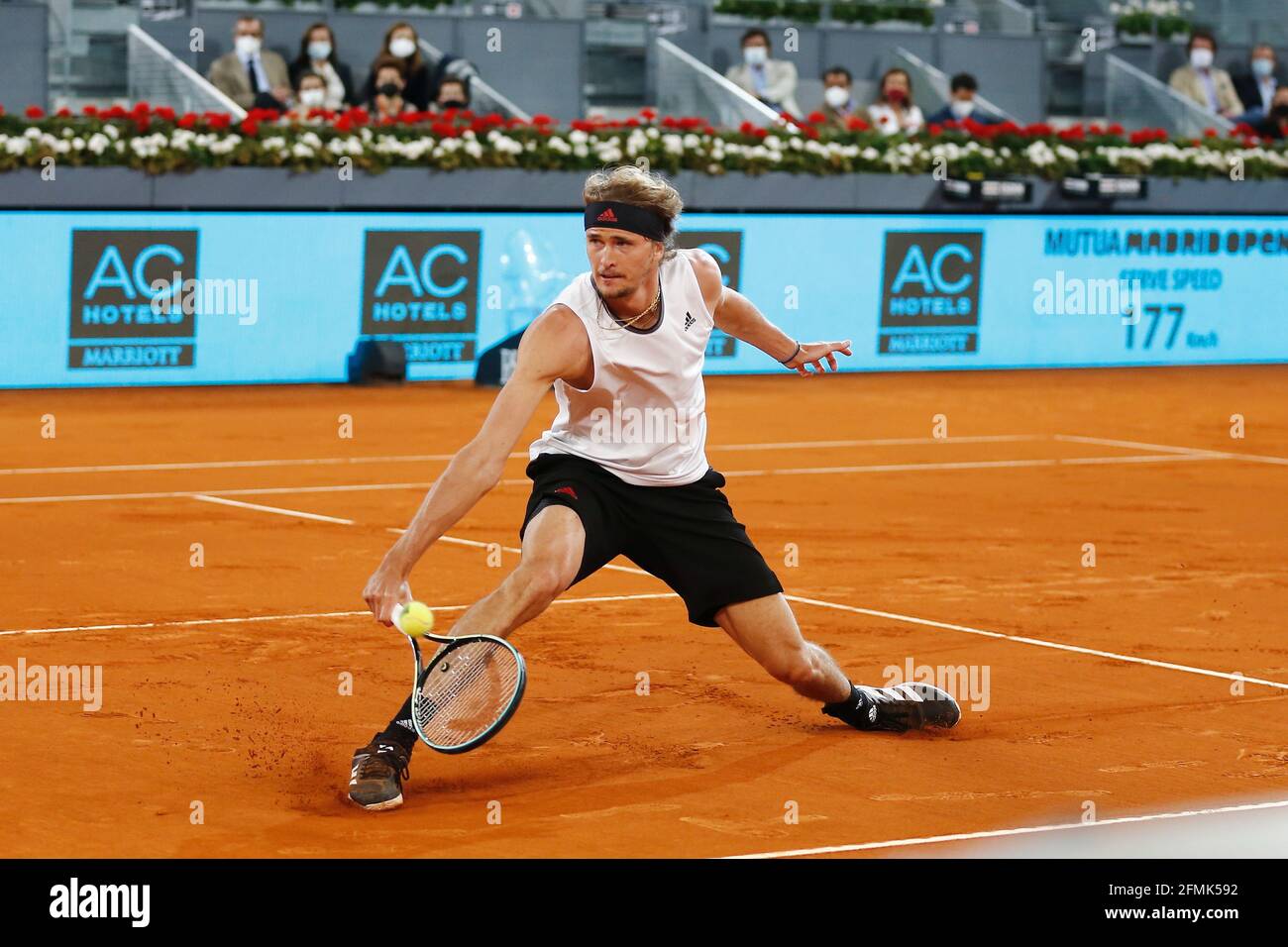 Madrid, Spanien. Mai 2021. Alexander Zverev (GER) Tennis : Alexander Zverev aus Deutschland im Einzel-Finale gegen Matteo Berrettini aus Italien beim ATP Masters 1000 'Mutua Madrid Open Tennis Turnier' bei der Caja Magica in Madrid, Spanien. Quelle: Mutsu Kawamori/AFLO/Alamy Live News Stockfoto