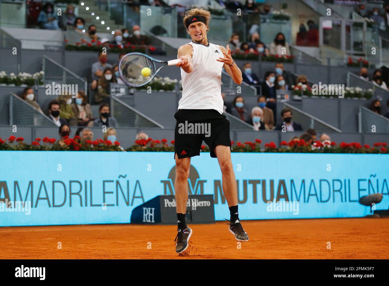 Madrid, Spanien. Mai 2021. Alexander Zverev (GER) Tennis : Alexander Zverev aus Deutschland im Einzel-Finale gegen Matteo Berrettini aus Italien beim ATP Masters 1000 'Mutua Madrid Open Tennis Turnier' bei der Caja Magica in Madrid, Spanien. Quelle: Mutsu Kawamori/AFLO/Alamy Live News Stockfoto