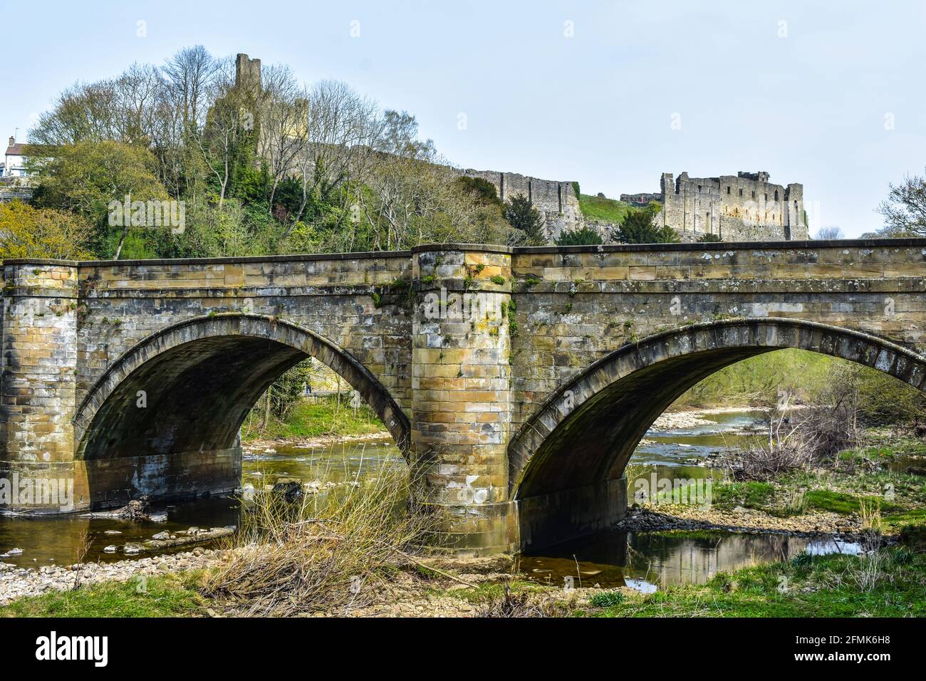 Richmond Castle vom Fluss Swale aus Stockfoto