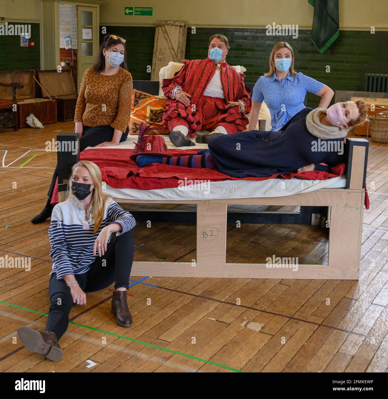 Alford House, London, Großbritannien. 10 Mai 2021. Die Proben finden im Zentrum von London für die Grange Park Opera Surrey-Produktion von Verdis Comic-Oper Falstaff statt, mit Chloe Morgan, Sara Fulgoni, Bryn Terfel, Natalya Romaniw, Janis Kelly in Masken, Regie Stephen Medcalf und Leitung Gianluca Marciano. Die Oper beginnt am 10. Juni im Grange Park in Surrey und ist ausverkauft. Quelle: Malcolm Park/Alamy Live News. Stockfoto