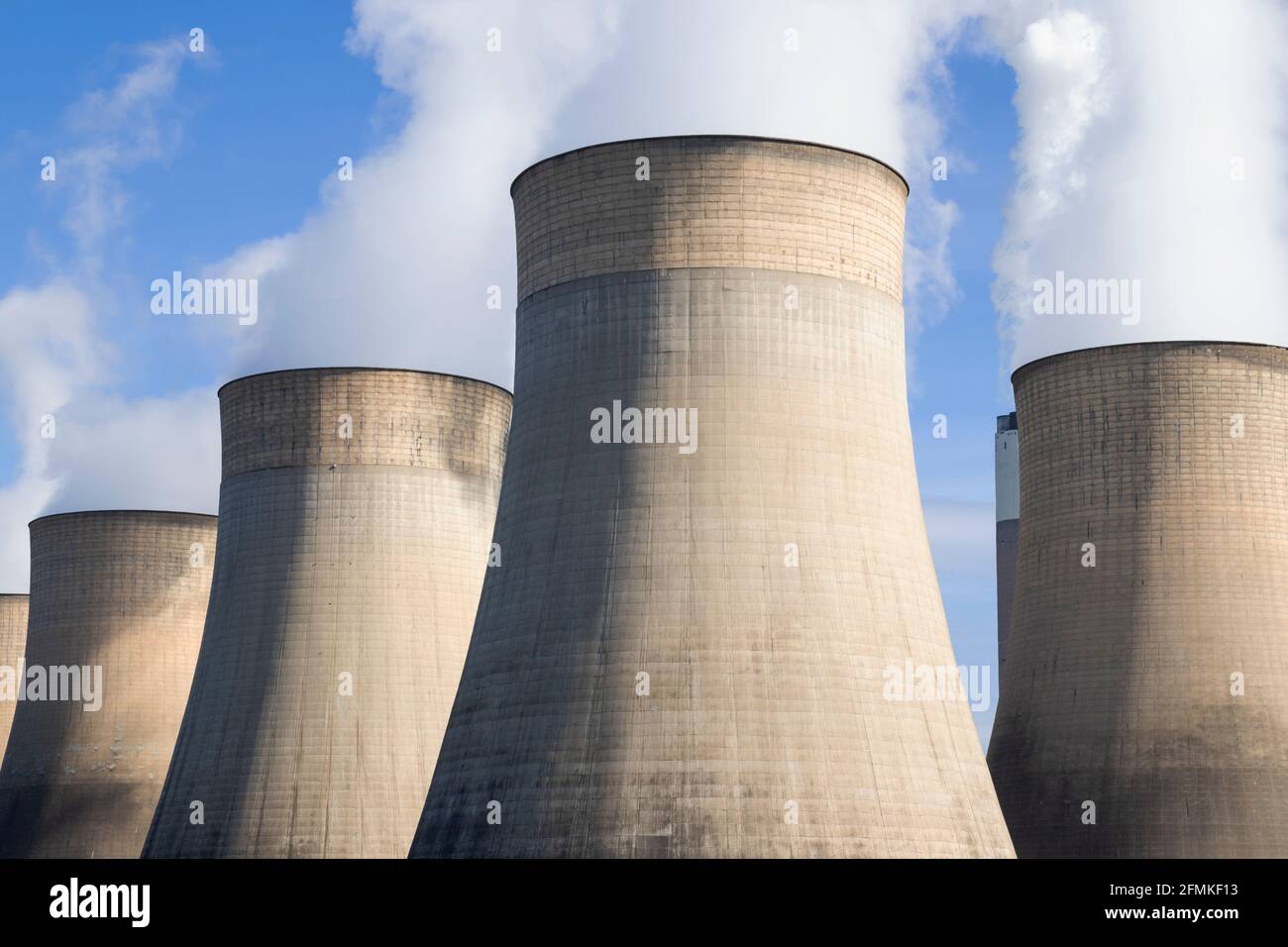Ratcliffe-on-Soar Kraftwerk mit Dampf aus dem Kohlekraftwerk Kühltürme Ratcliffe on Soar Nottinghamshire England GB Europa Stockfoto