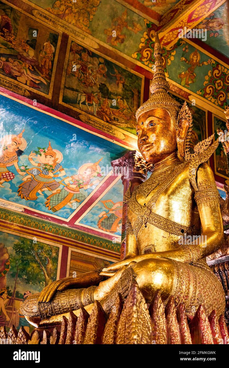 Die goldenen Innenräume des Wat Phnom Tempels in Phnom Penh, Kambodscha Stockfoto