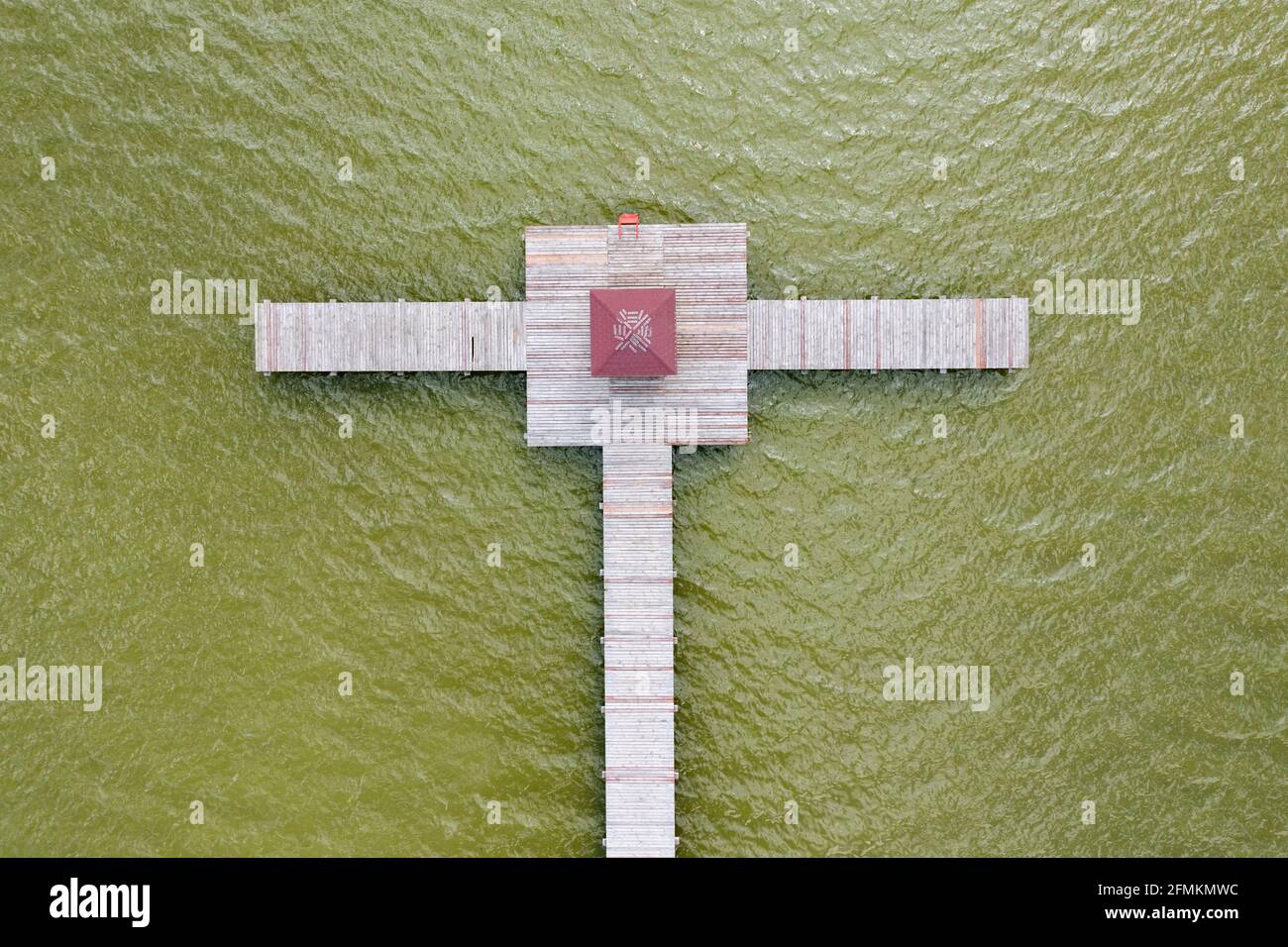 Seebrücke, Luftaufnahme, Fotografie von einer Drohne. Stockfoto